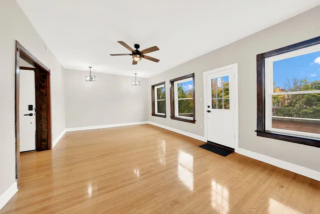 $3,000 | 1121 West Columbia Avenue, Unit 2F, Chicago, IL 60626