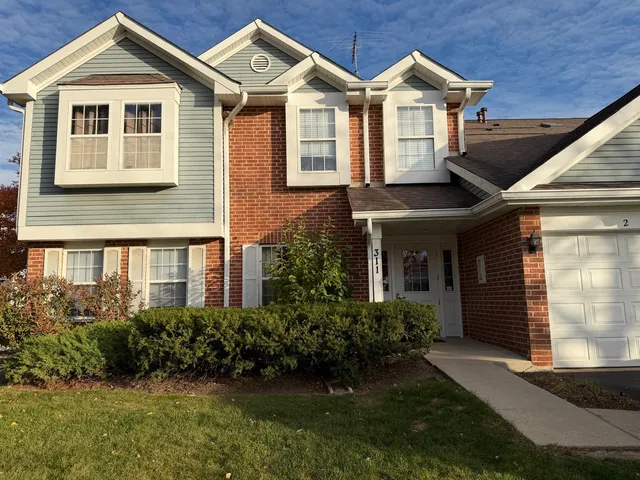 $2,190 | 311 Sheffield Court, Unit 1, Roselle, IL 60172