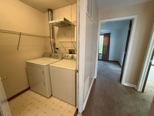 $2,190 | 311 Sheffield Court, Unit 1, Roselle, IL 60172