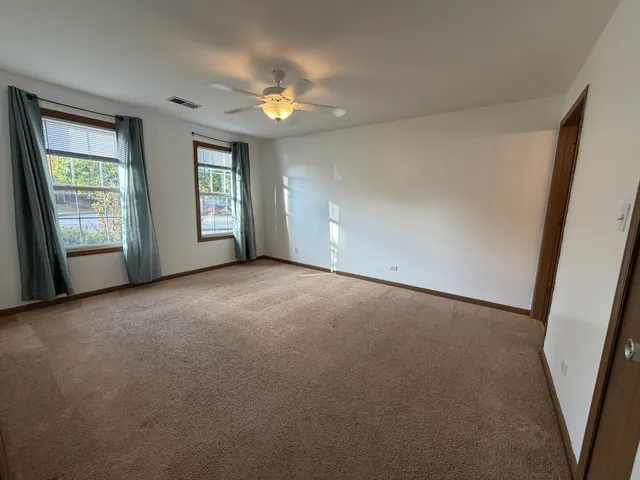 $2,190 | 311 Sheffield Court, Unit 1, Roselle, IL 60172