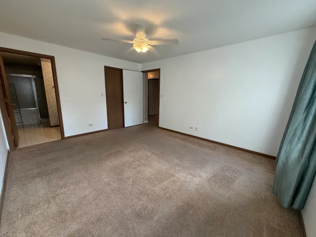 $2,190 | 311 Sheffield Court, Unit 1, Roselle, IL 60172