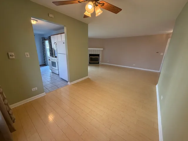 $2,190 | 311 Sheffield Court, Unit 1, Roselle, IL 60172