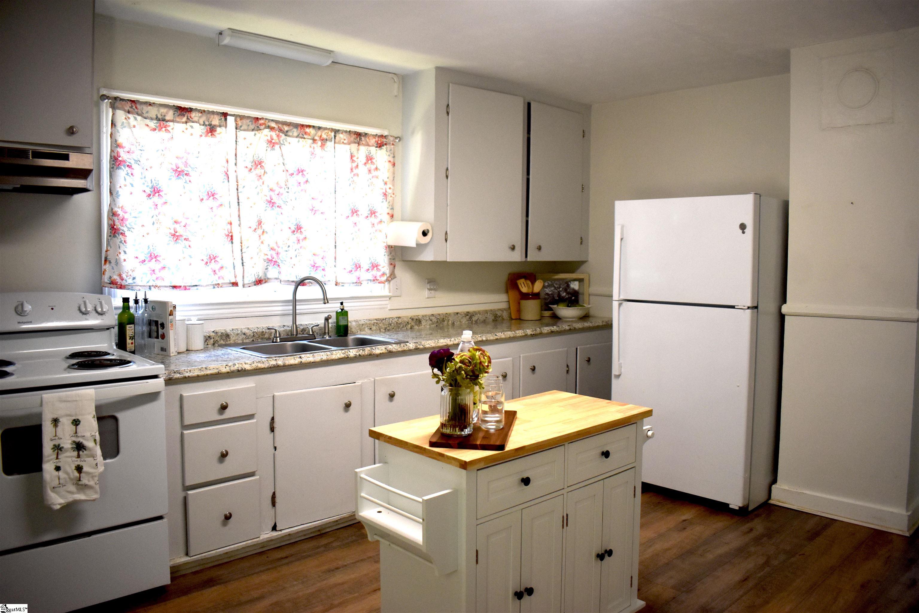 500 West 4th Avenue Easley, SC 29640 - Photo 9 of 25