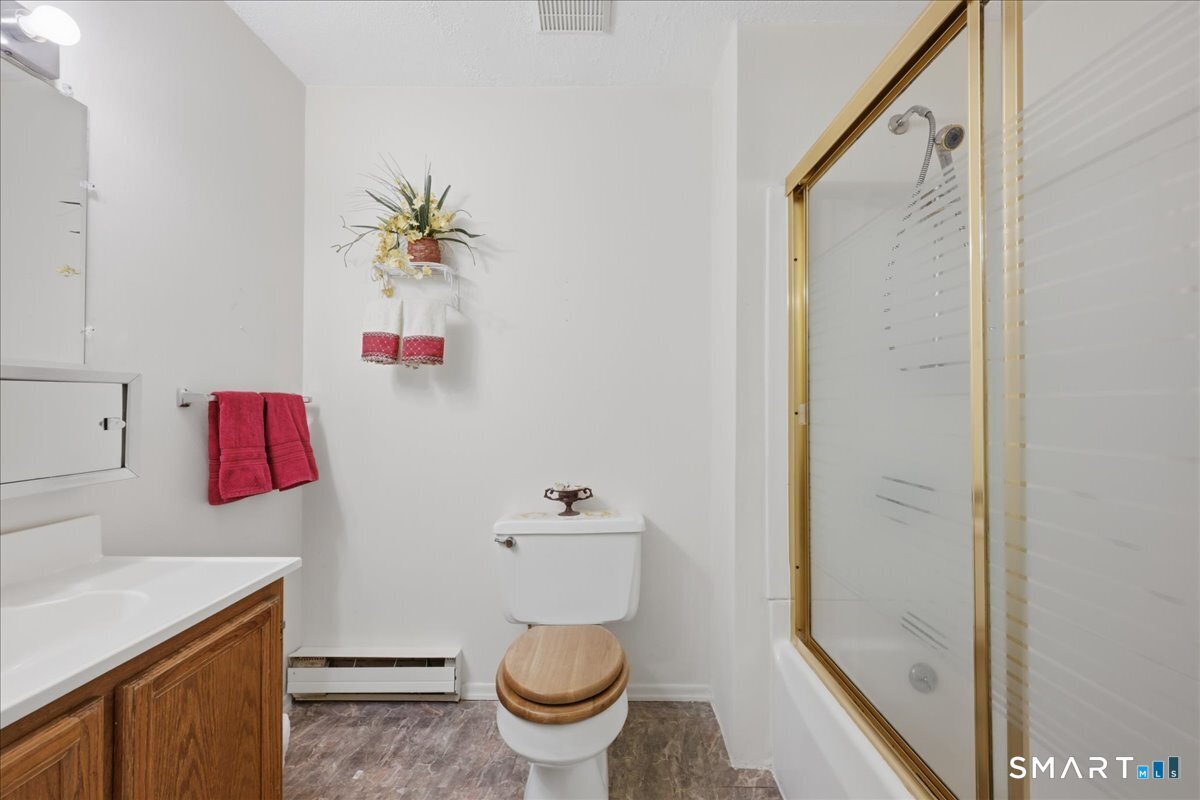 592 Shennecossett Road, Unit D86 Groton, CT 06340 - Photo 16 of 32