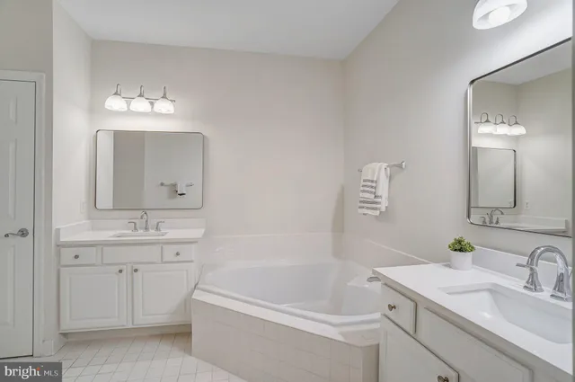 $599,000 | 11623 Cavalier Landing Court, Unit 304, Fairfax, VA 22030