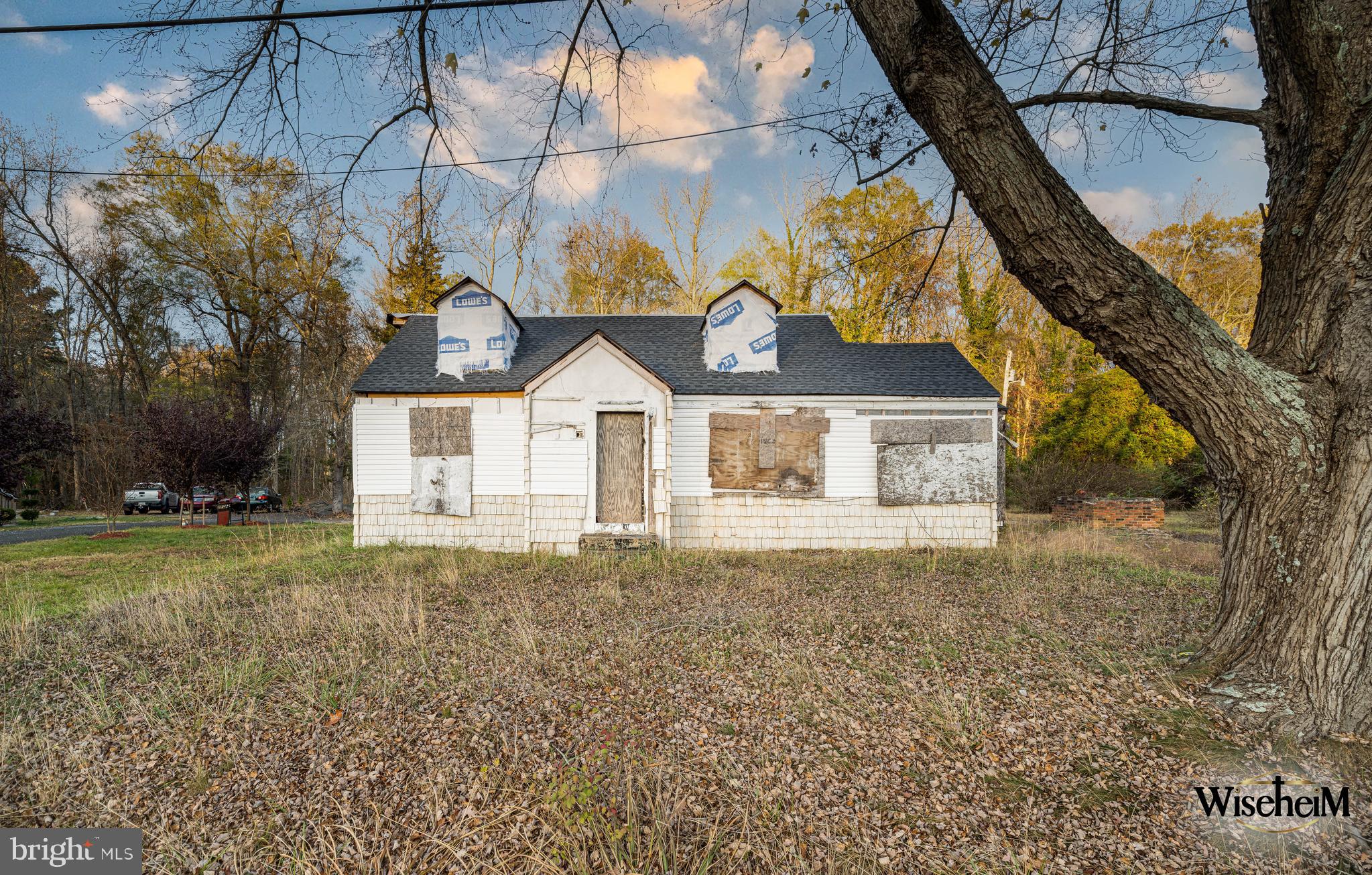 7626 Leonardtown Road Hughesville, MD 20637 - Photo 1 of 18 a front view of a house with a yard and garage