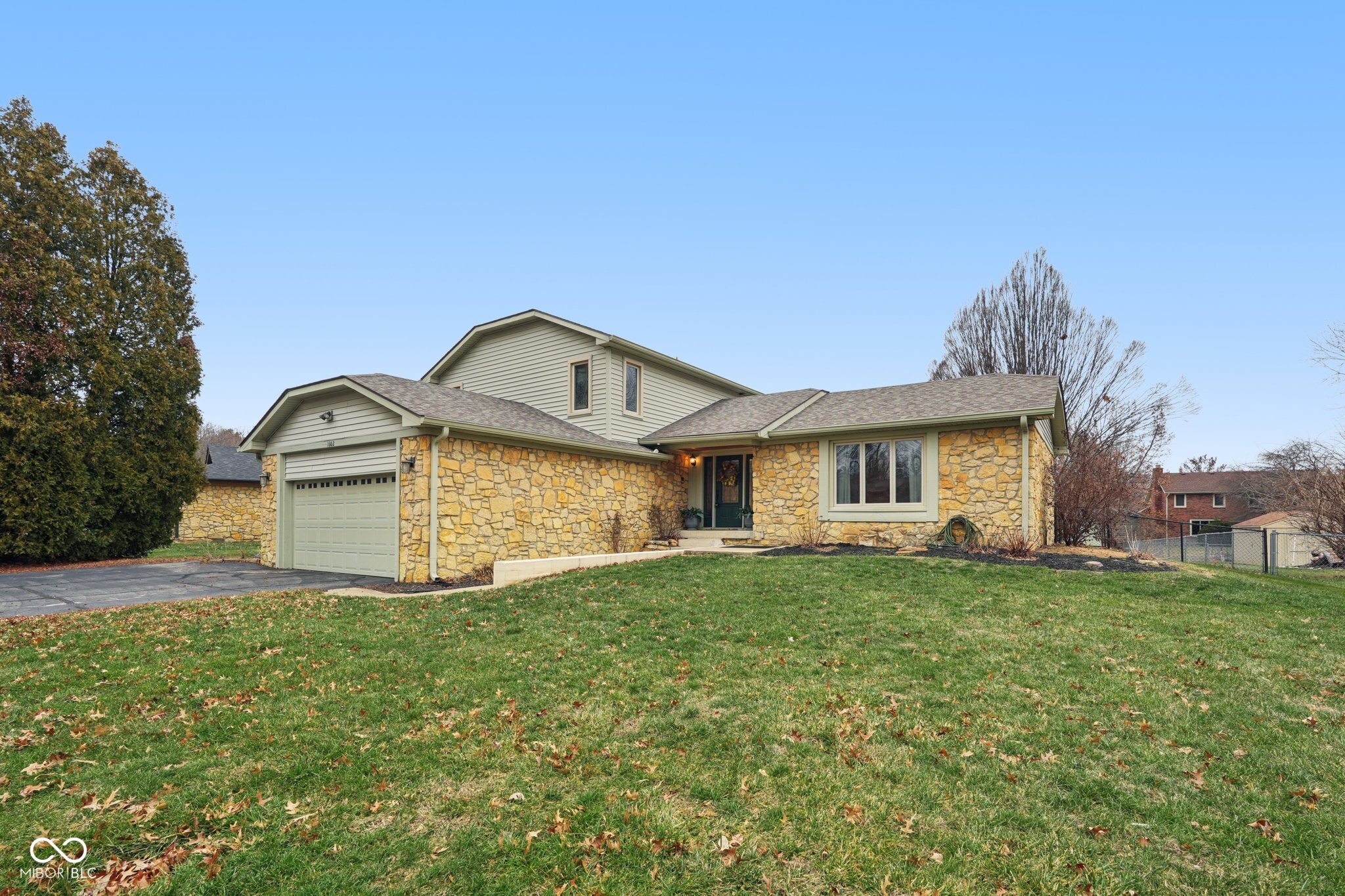 1602 Friendship Drive Indianapolis, IN 46217 - Photo 4 of 63