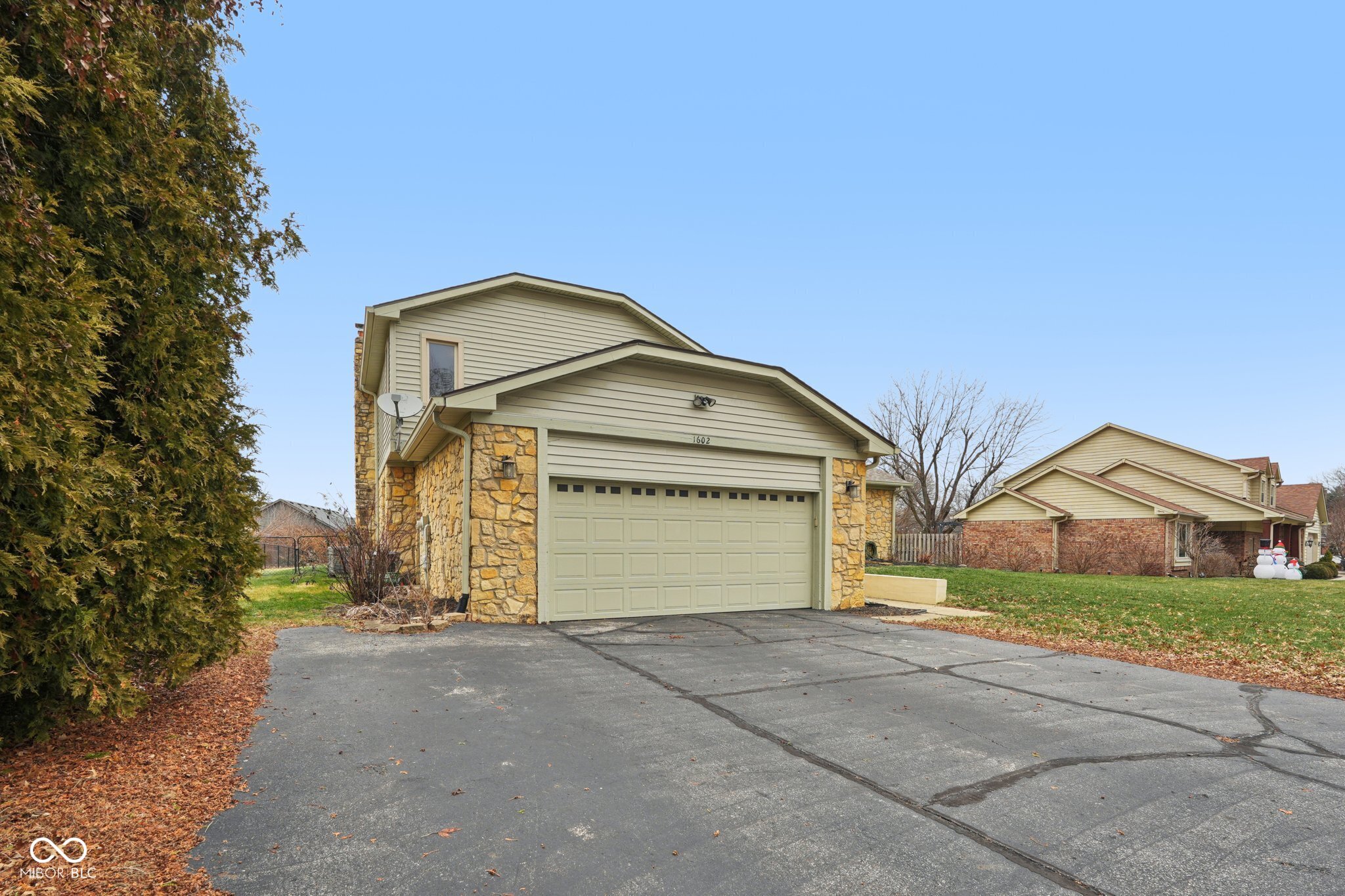 1602 Friendship Drive Indianapolis, IN 46217 - Photo 5 of 63