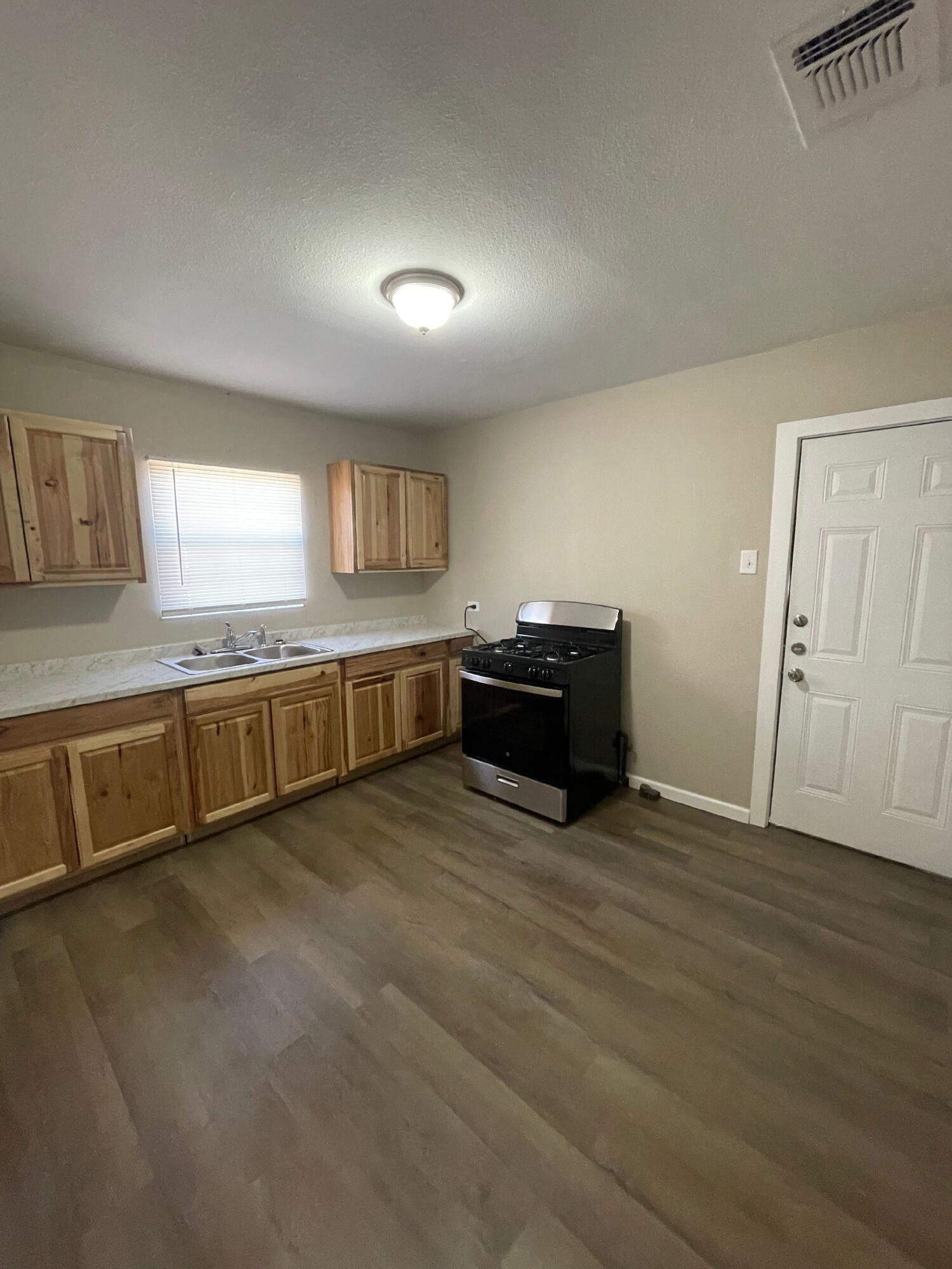 2215 29th Street Lubbock, TX 79411 - Photo 6 of 7 3906BF7C-860E-4A3E-AC97-AFF893EDE8BD