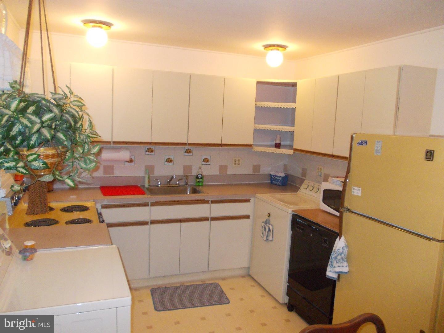 75 Harvest Road Levittown, PA 19056 - Photo 4 of 23 Kitchen