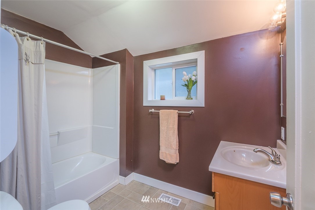 108 Bender Road Lynden, WA 98264 - Photo 15 of 22 Gallery Image 15