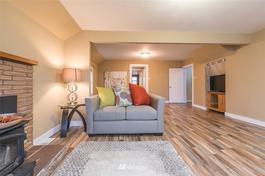 108 Bender Road Lynden, WA 98264 - Photo 3 of 22 Gallery Image 3