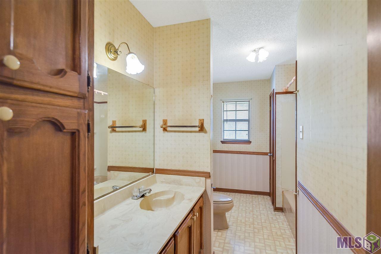 2204 Megan Road Jackson, LA 70748 - Photo 11 of 15 Guest Bathroom