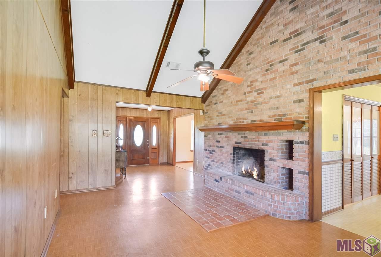 2204 Megan Road Jackson, LA 70748 - Photo 3 of 15 Living Room