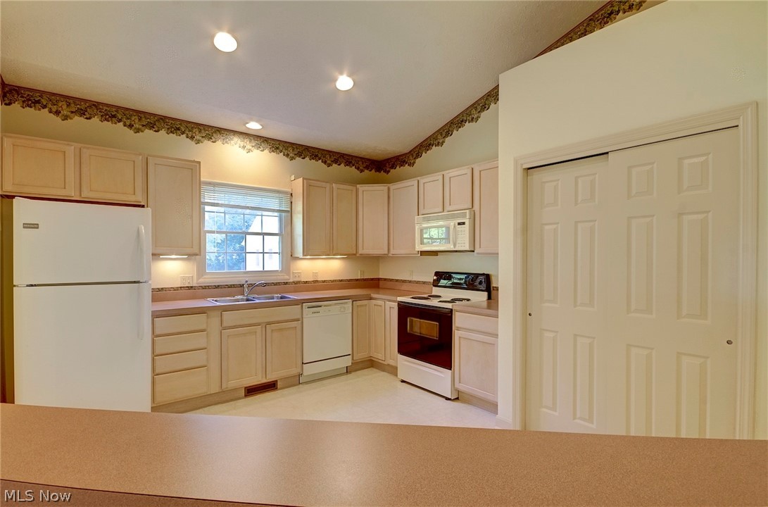 4256 Turtleback Cove Avon, OH 44011 - Photo 13 of 31