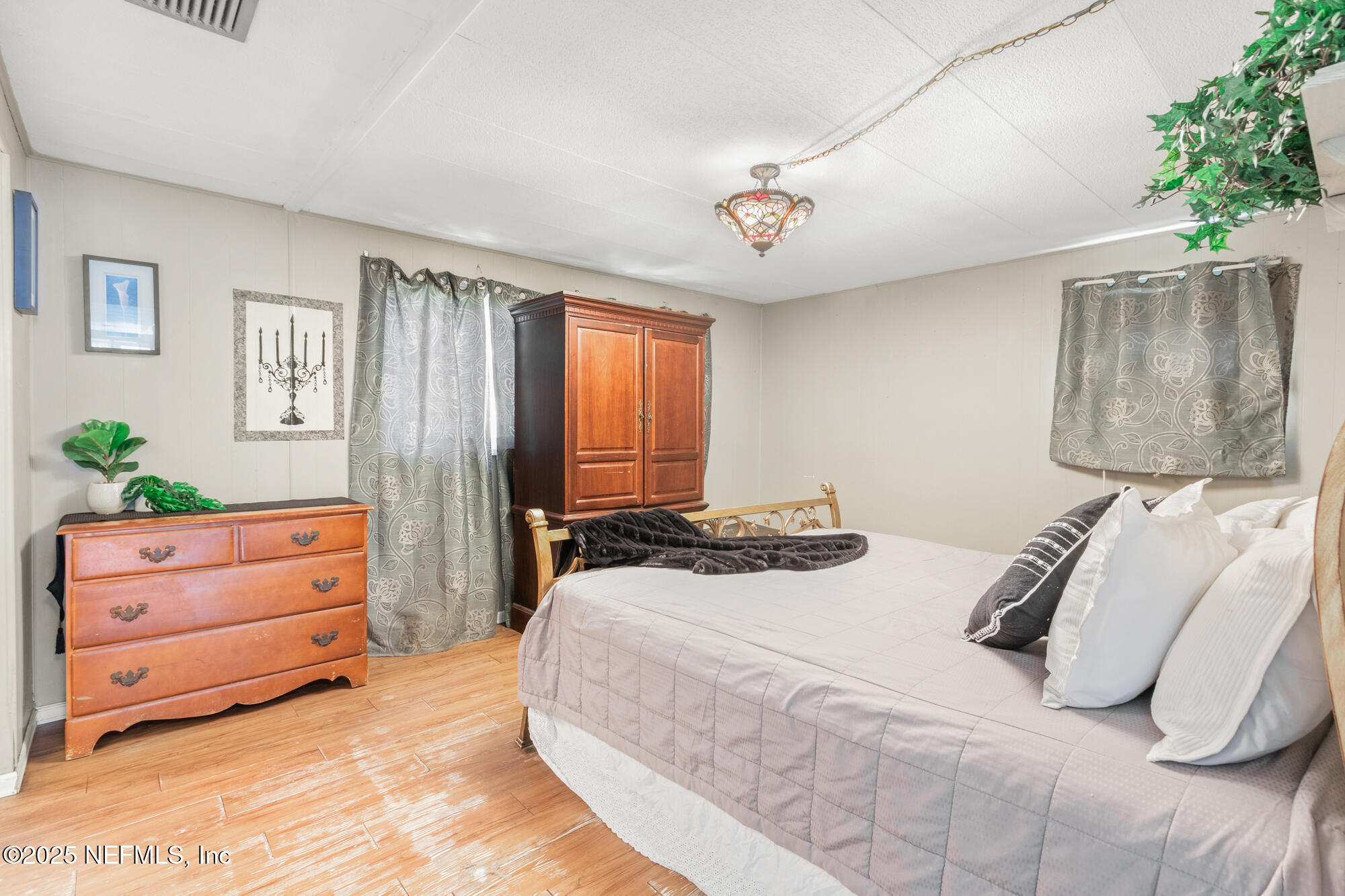 106 Deltona Boulevard St. Augustine, FL 32086 - Photo 8 of 36 a bedroom with a bed and a window