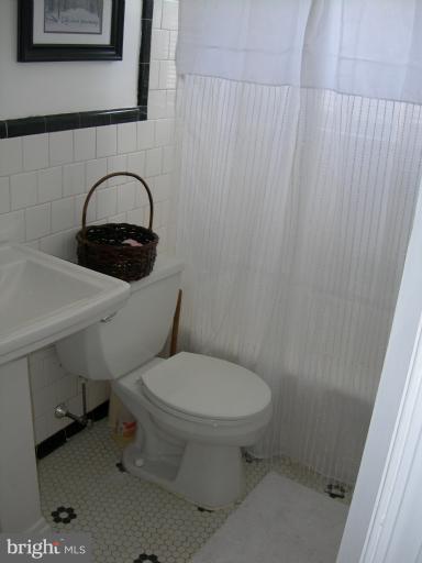 145 Riverthorn Road Baltimore, MD 21220 - Photo 15 of 17 Bath
