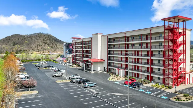 $267,500 | 210 Raceday Center Drive, Unit 1304, Bristol, TN 37620