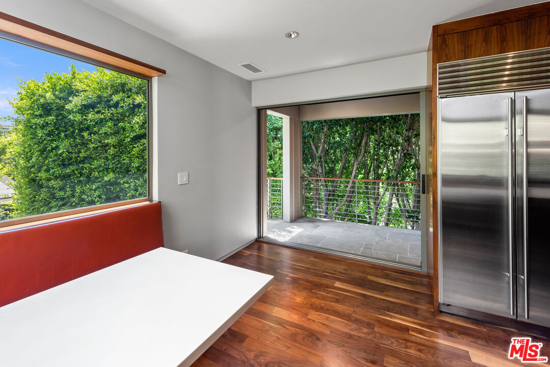 Undisclosed Address Los Angeles, CA 90068 - Photo 9 of 30 a very nice looking room with a large window