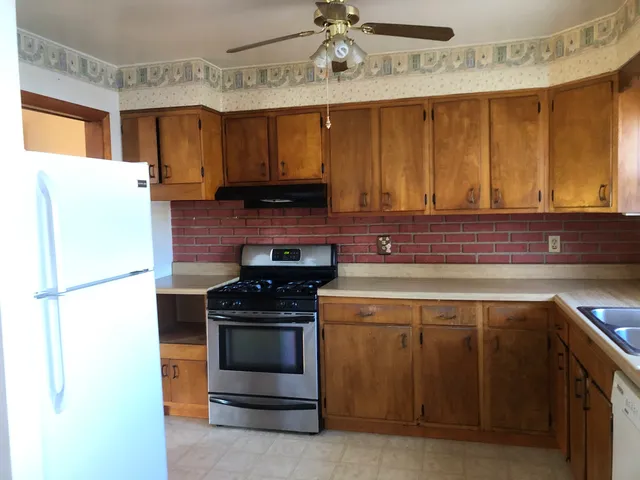 $185,000 | 2708 Hobson Drive, Bloomington, IL 61704