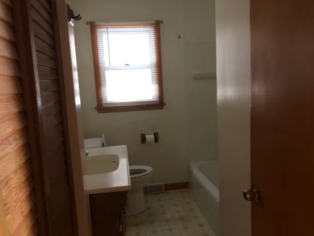 $185,000 | 2708 Hobson Drive, Bloomington, IL 61704