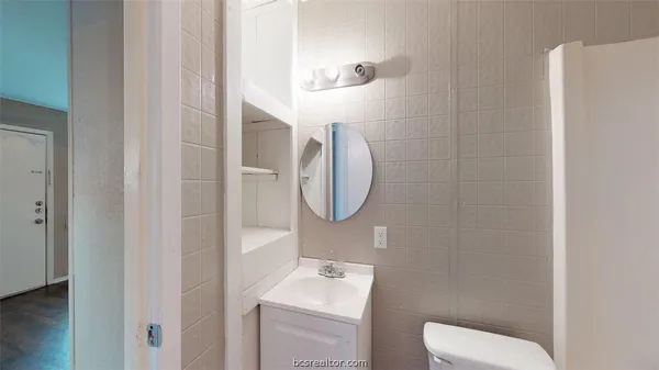 $725 | 204 Lynn Drive, Unit B, Bryan, TX 77801