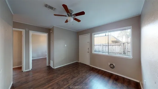 $725 | 204 Lynn Drive, Unit B, Bryan, TX 77801