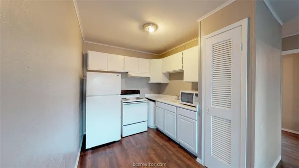 $725 | 204 Lynn Drive, Unit B, Bryan, TX 77801