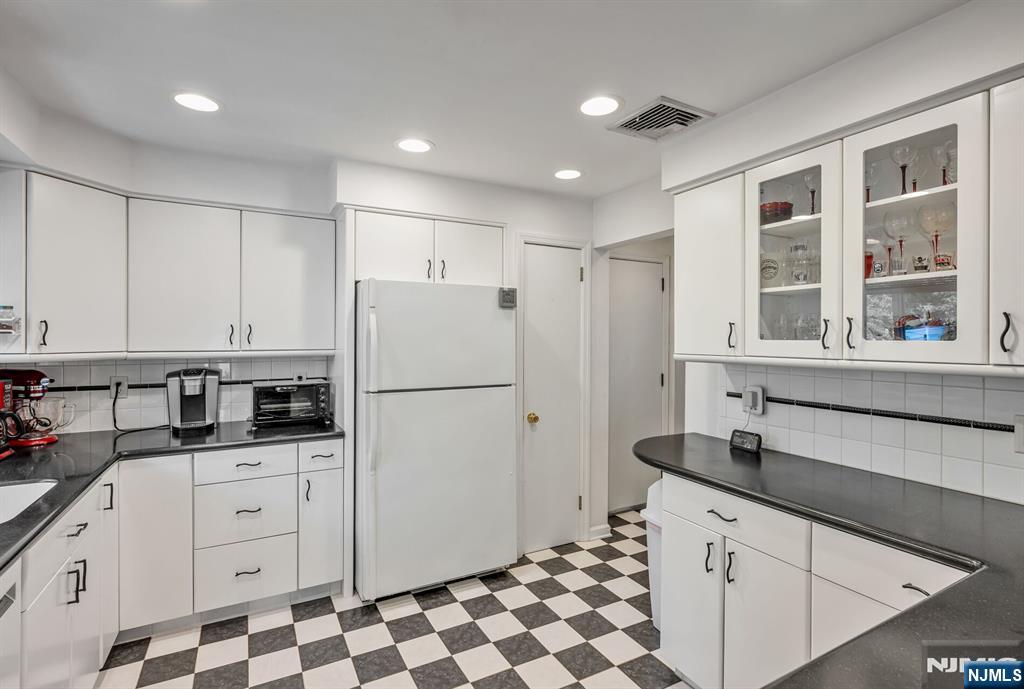799 Millbrook Road River Edge, NJ 07661 - Photo 11 of 49