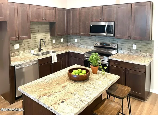 $534,900 | 2950 West Presidio Drive, Unit 304, Flagstaff, AZ 86001