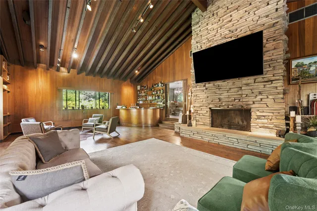 $2,799,000 | 55 Rolling Hill Lane, Old Westbury, NY 11568