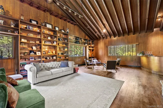 $2,799,000 | 55 Rolling Hill Lane, Old Westbury, NY 11568