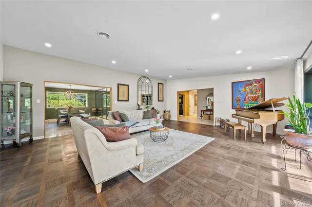 $2,799,000 | 55 Rolling Hill Lane, Old Westbury, NY 11568