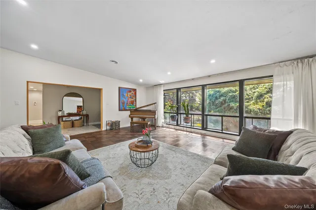 $2,799,000 | 55 Rolling Hill Lane, Old Westbury, NY 11568