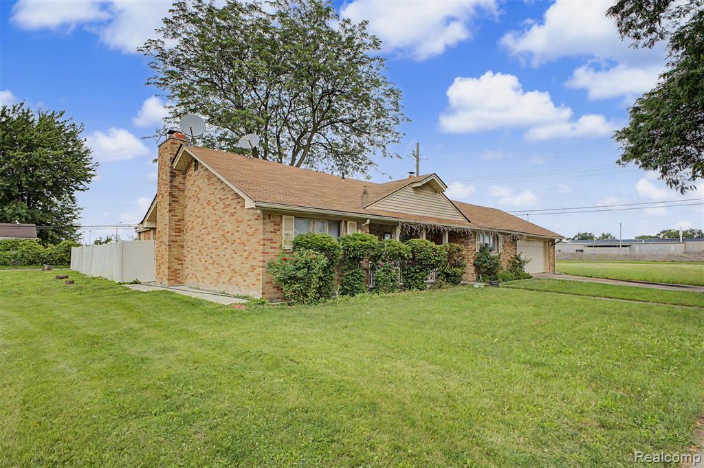 8650 Whitlock Avenue Dearborn, MI 48126 - Photo 2 of 40