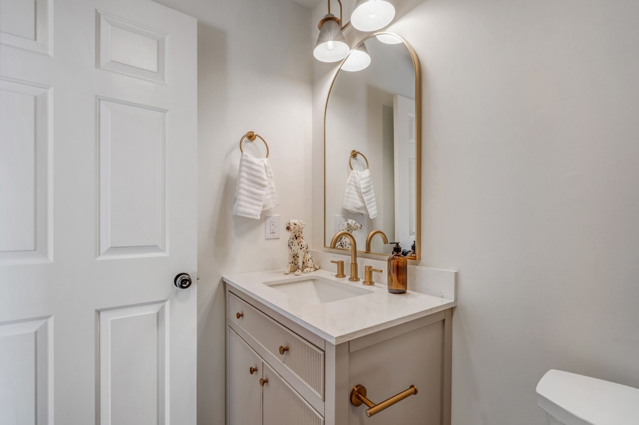 2308 Rogers Lane Lebanon, TN 37087 - Photo 25 of 36 a bathroom with a sink vanity and a mirror