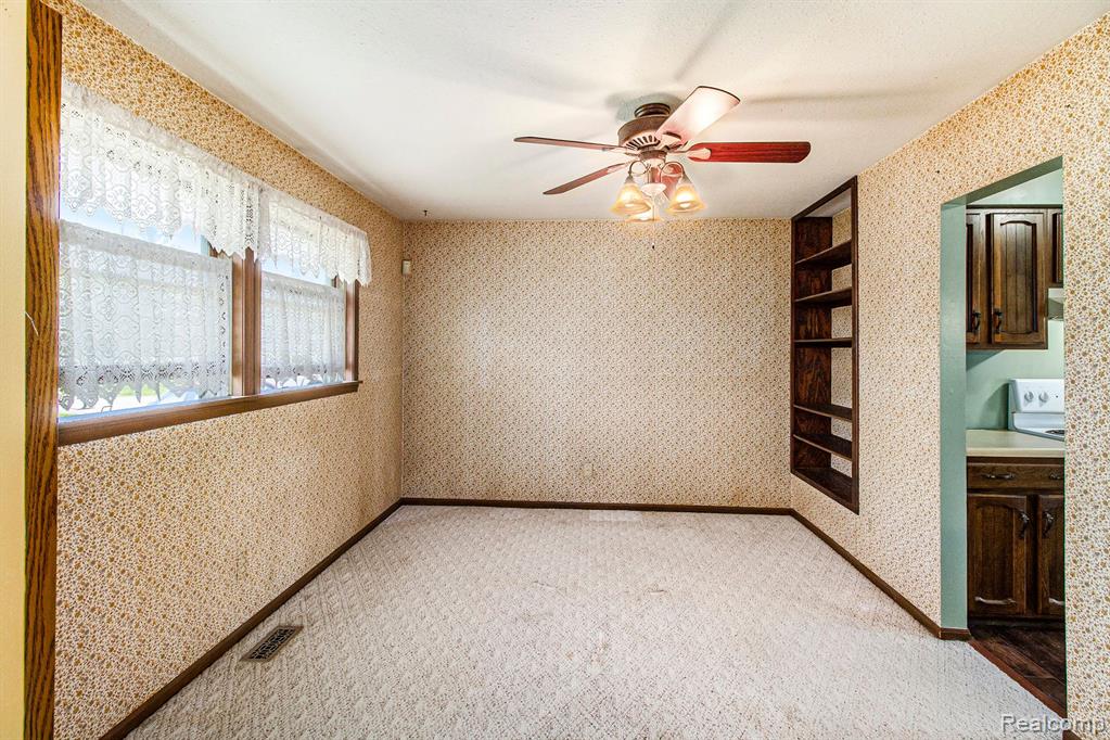 1148 West Cook Road Grand Blanc, MI 48439 - Photo 3 of 21 Gallery Image 3