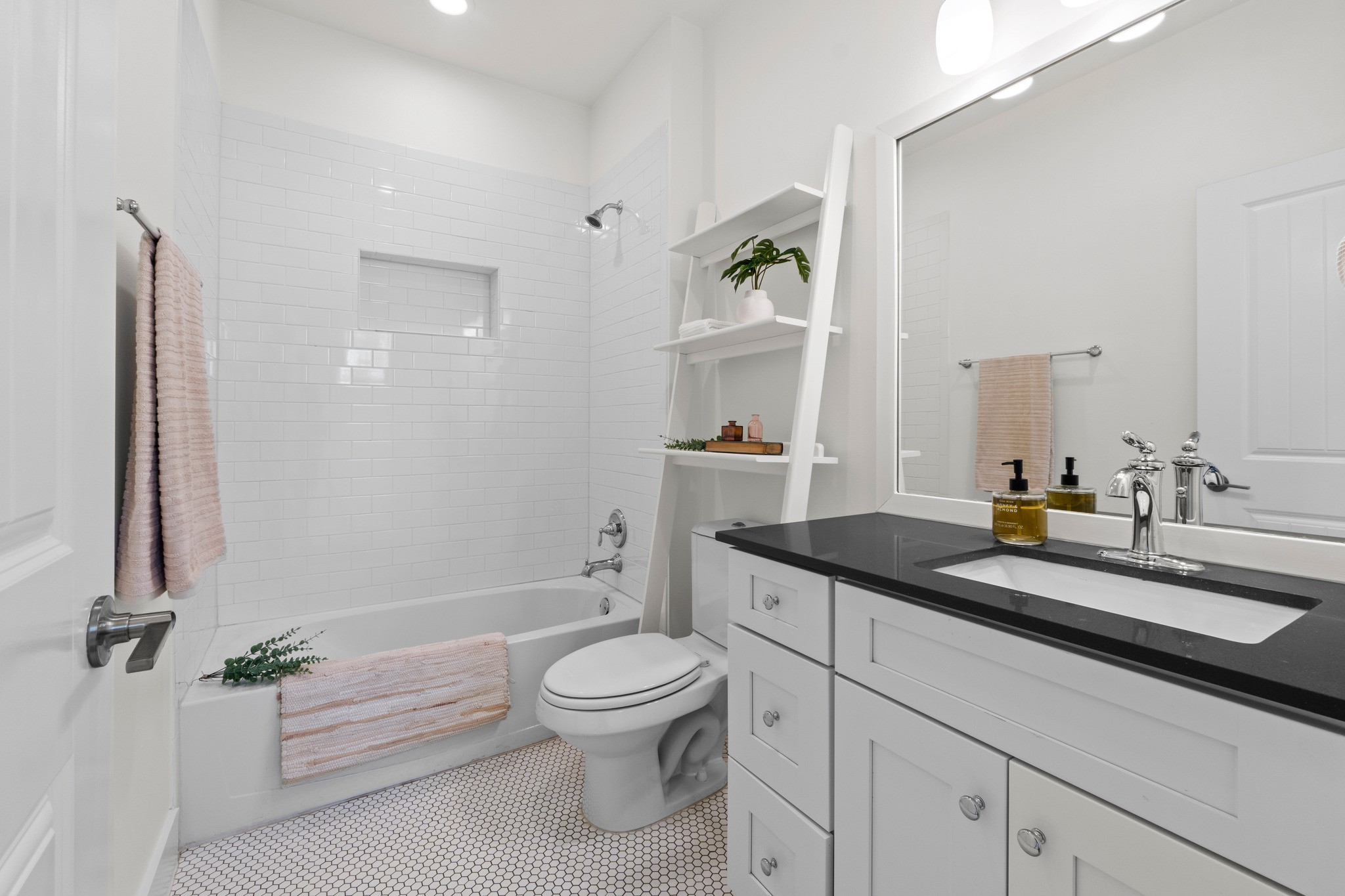 1112 Linden Street, Unit B Austin, TX 78702 - Photo 16 of 22