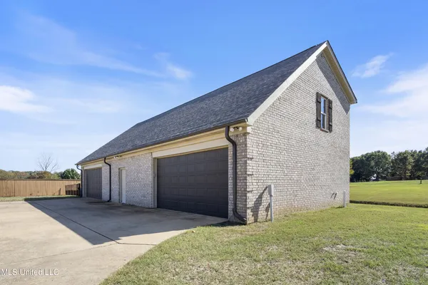 $925,000 | 2597 Oak Manor Drive, Hernando, MS 38632