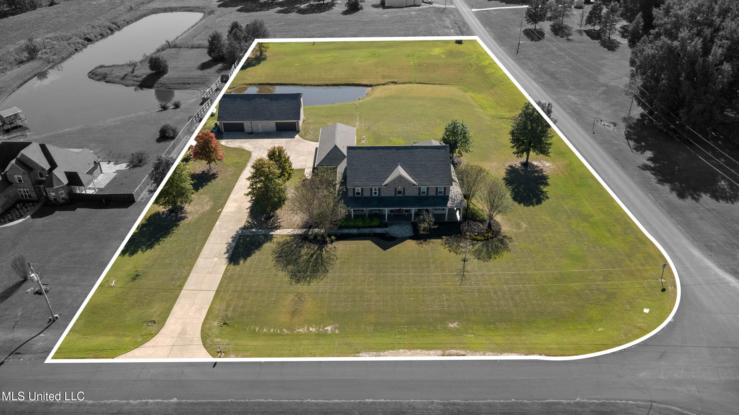 2597 Oak Manor Drive Hernando, MS 38632 - Photo 37 of 38 41_dji_0018 lot lines