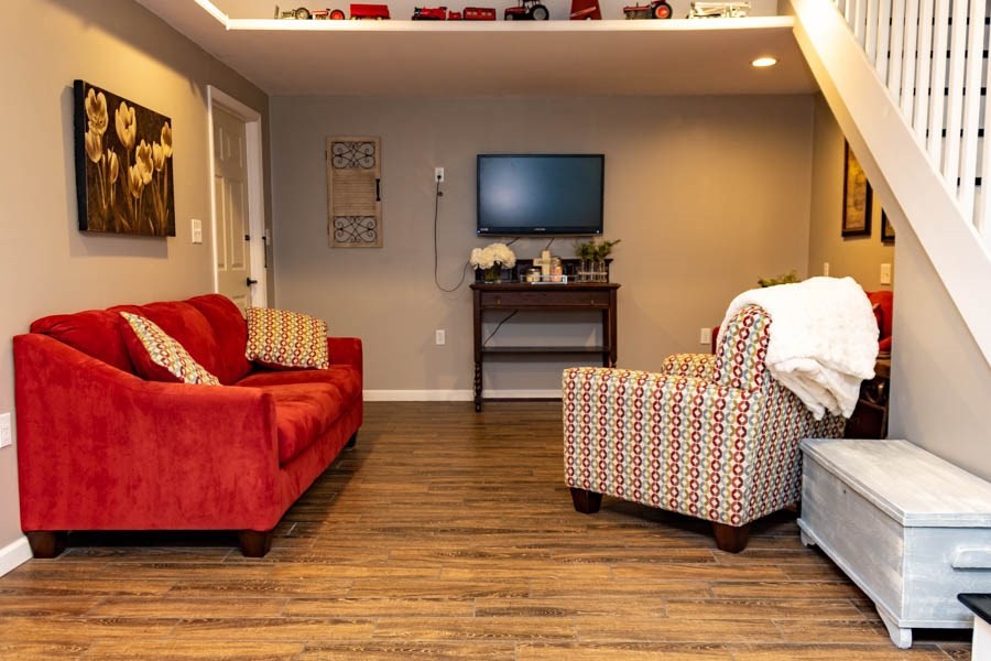 225 Robbies Lane Decatur, TN 37322 - Photo 34 of 43 a living room with furniture and a flat screen tv