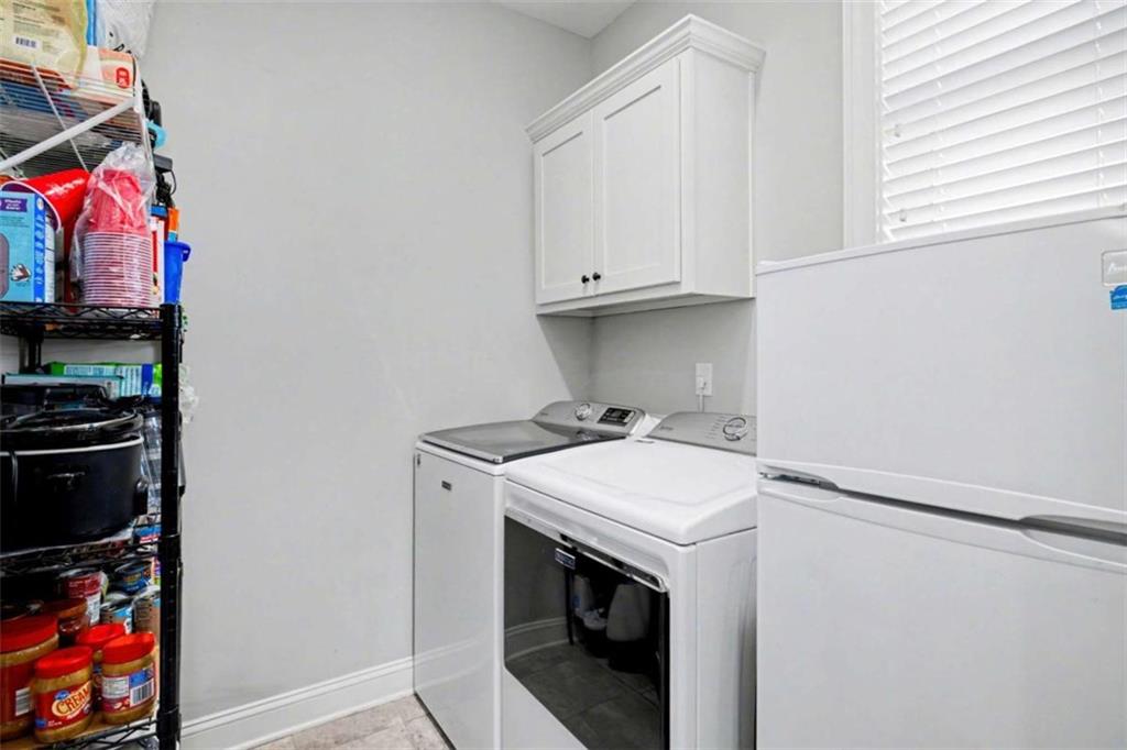 92 Gordon Oaks Way Moreland, GA 30259 - Photo 42 of 54 a utility room with dryer and washer