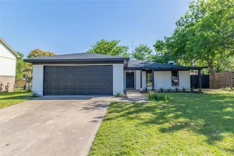 $318,900 | 220 Jeaneta Avenue, Benbrook, TX 76126