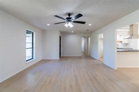 $318,900 | 220 Jeaneta Avenue, Benbrook, TX 76126