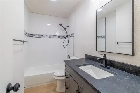 $318,900 | 220 Jeaneta Avenue, Benbrook, TX 76126