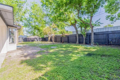 $318,900 | 220 Jeaneta Avenue, Benbrook, TX 76126