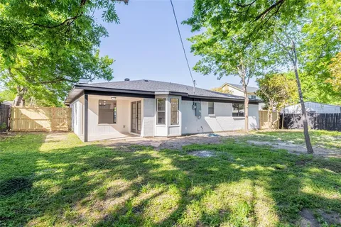 $318,900 | 220 Jeaneta Avenue, Benbrook, TX 76126