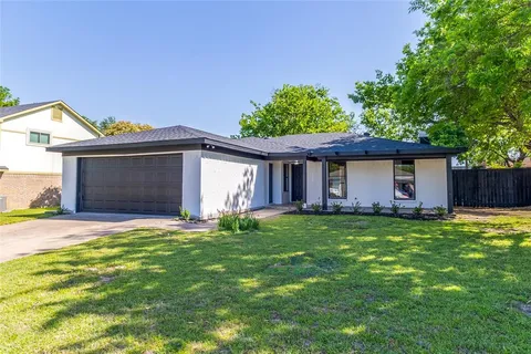 $318,900 | 220 Jeaneta Avenue, Benbrook, TX 76126