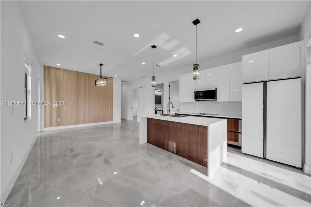 713 Roma Avenue Lehigh Acres, FL 33974 - Photo 8 of 38