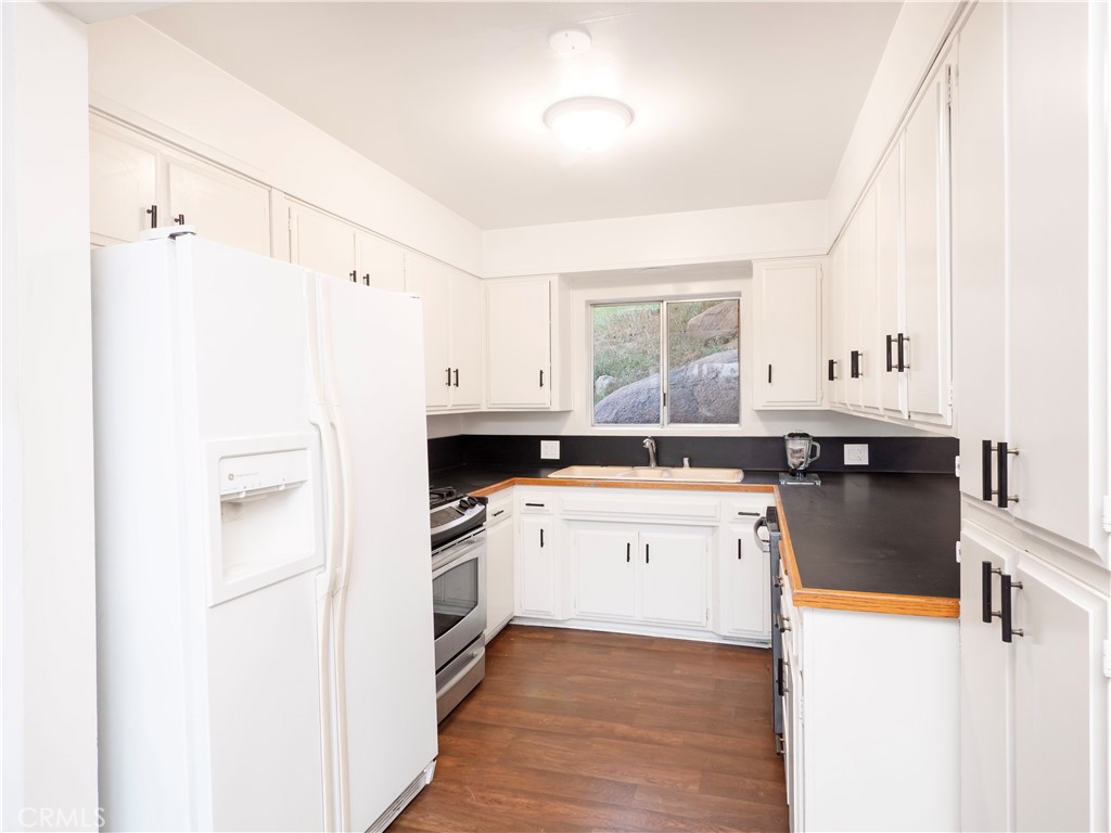 4227 Miramonte Place Riverside, CA 92501 - Photo 11 of 32